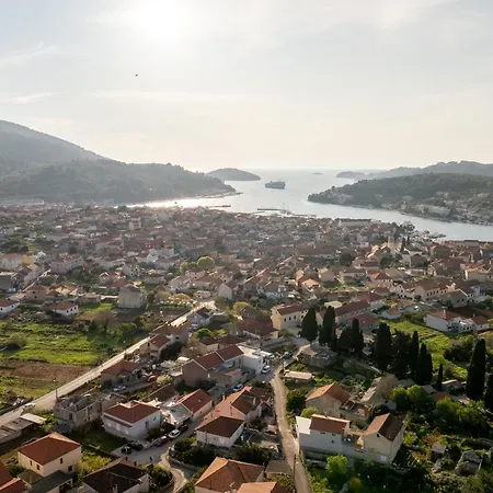 Nasa Kuca * Vela Luka