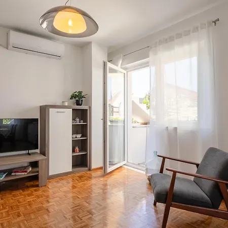 Nasa Kuca * Vela Luka